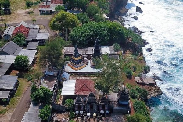 paket wisata jogja pantai ngobaran