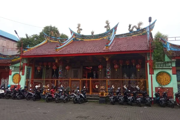 paket wisata religi klenteng poncowinatan